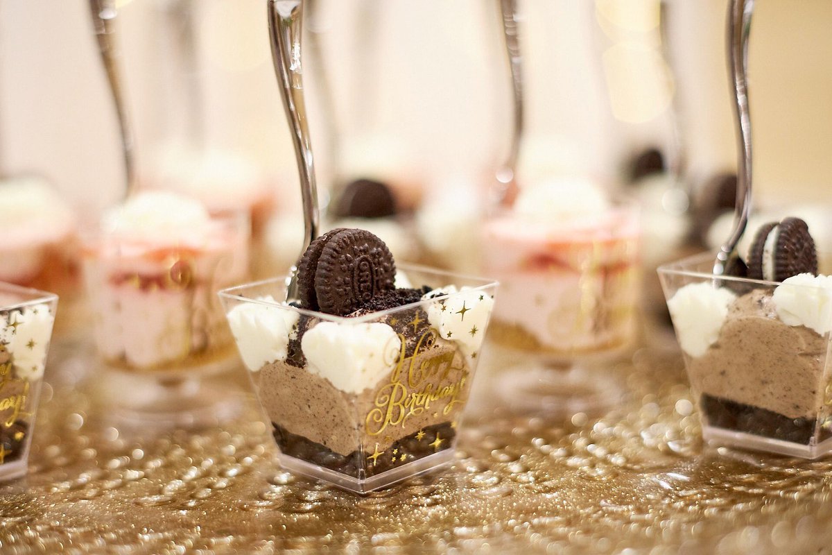 chietopia's tweet photo. Cookies and Cream @Oreo shot glass desserts? Yes please! Sneak peak: to a dessert table in celebration of a 60th birthday milestone.
Photo: #MadeByTen
#Chietopia
#cookiesandcream #shotglassdesserts https://t.co/eHQ7qoOg52