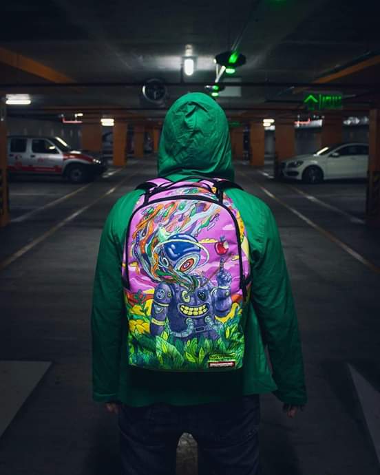 SprayGroundPE's tweet photo. “Resiliencia” de Aldo Estrada. @ilustronauta 
•
Arte^2: Aquí les dejamos la segunda edición de nuestra iniciativa en colaboración con @lacajailustrada “arte x arte.” 
#spraygroundpe #sprayground #art #artist #create #design #astronaut #illustration #spacey #backpack #bags #Lima https://t.co/Em5IjzkDEx