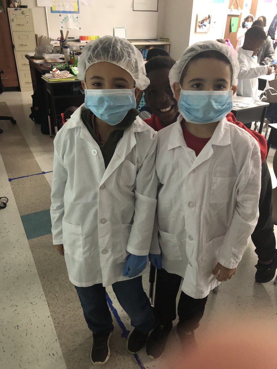 LaceyAmes's tweet photo. #throwback On Monday my class was filled with Distributive Doctors! #floydes #msq3rd https://t.co/89rcsOy7bD