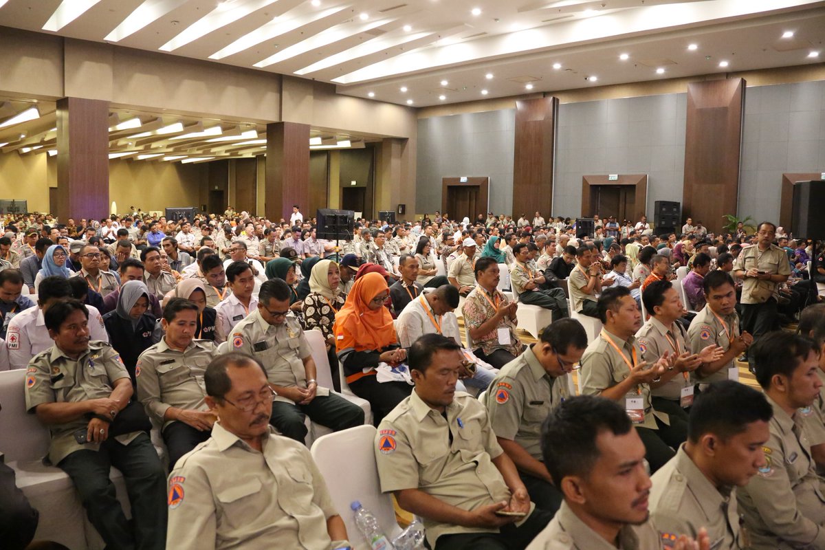 BNPB_Indonesia's tweet photo. Pembukaan bulan Pengurangan Risiko Bencana Nasional di Medan Sumatera Utara dgn tema Aksi Solidaritas utk NTB & Sulteng melalui kemitraan pemerintah, masyarakat & lembaga usaha.
#BulanPRB2018 #SolidaritasNTBdanSulteng #SiapUntukSelamat #BudayaSadarBencana https://t.co/yfd3eUnHLa