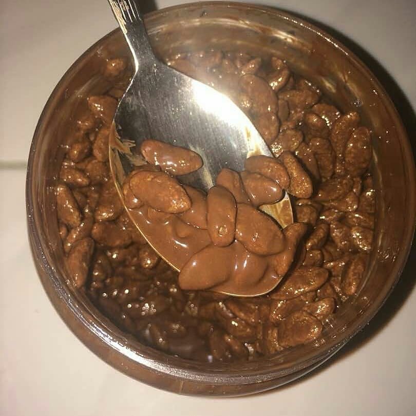 choco0late's tweet photo. 1st time aku makan chocojar sedap gini. Rice di besar weyh! Ranggup gila. Coklat sumpah xmanis pon, mmg sedap gila. Aku tak boleh berenti mengunyah langsung. Chocolate dia chocolate ganache tapi bukan calang2 chocolate, pilihan chocolate yg sedap 👍🏻 https://t.co/Ry25hiLTNr