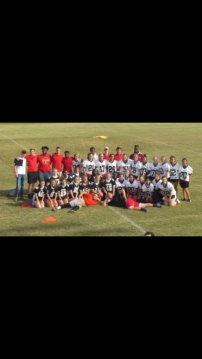 CSection19's tweet image. Congrats to the seniors on the powderpuff win today!!! A great game from the juniors/sophomores!!🏈 thank you to everyone for the participation in support of the Alabama children&apos;s hospital!! #happyhoco #seniors19