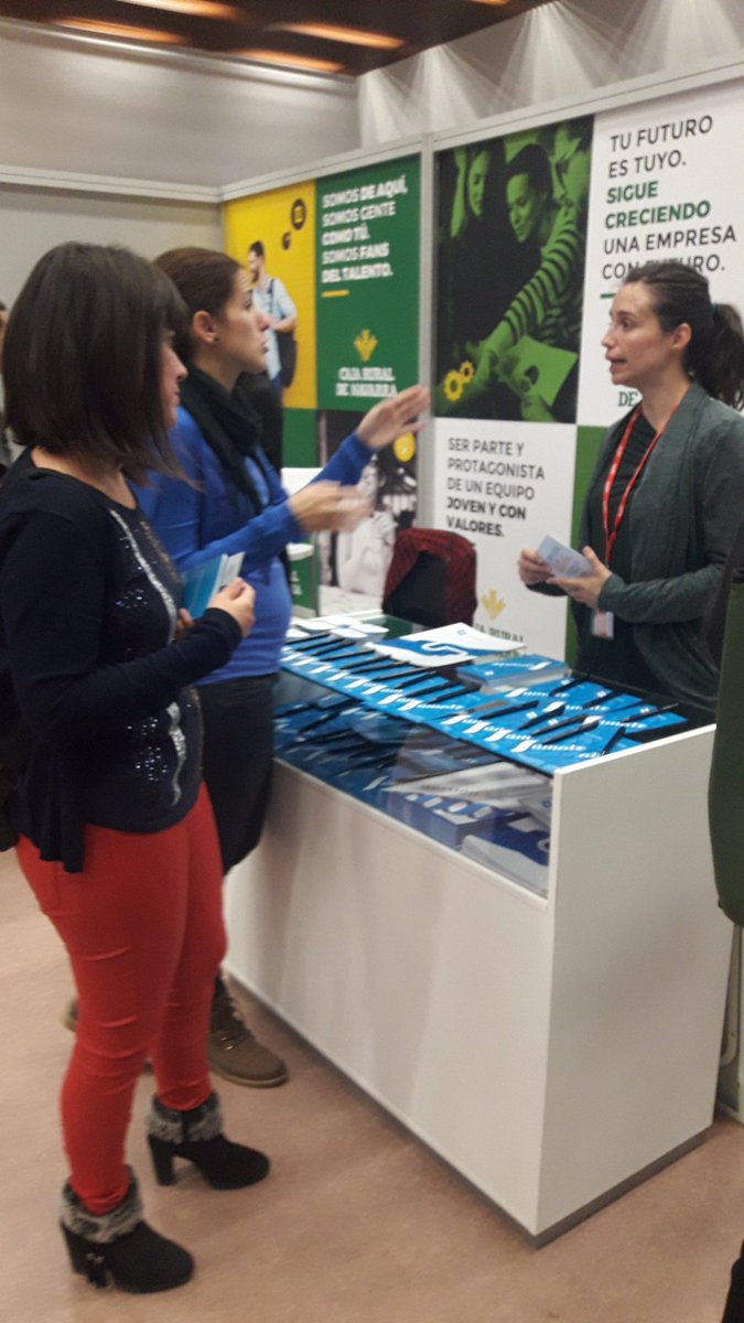 HELPHONE's tweet photo. En la XI Feria de empleo de @UNavarra. #conversando con los estudiantes. https://t.co/XSquRB05yS