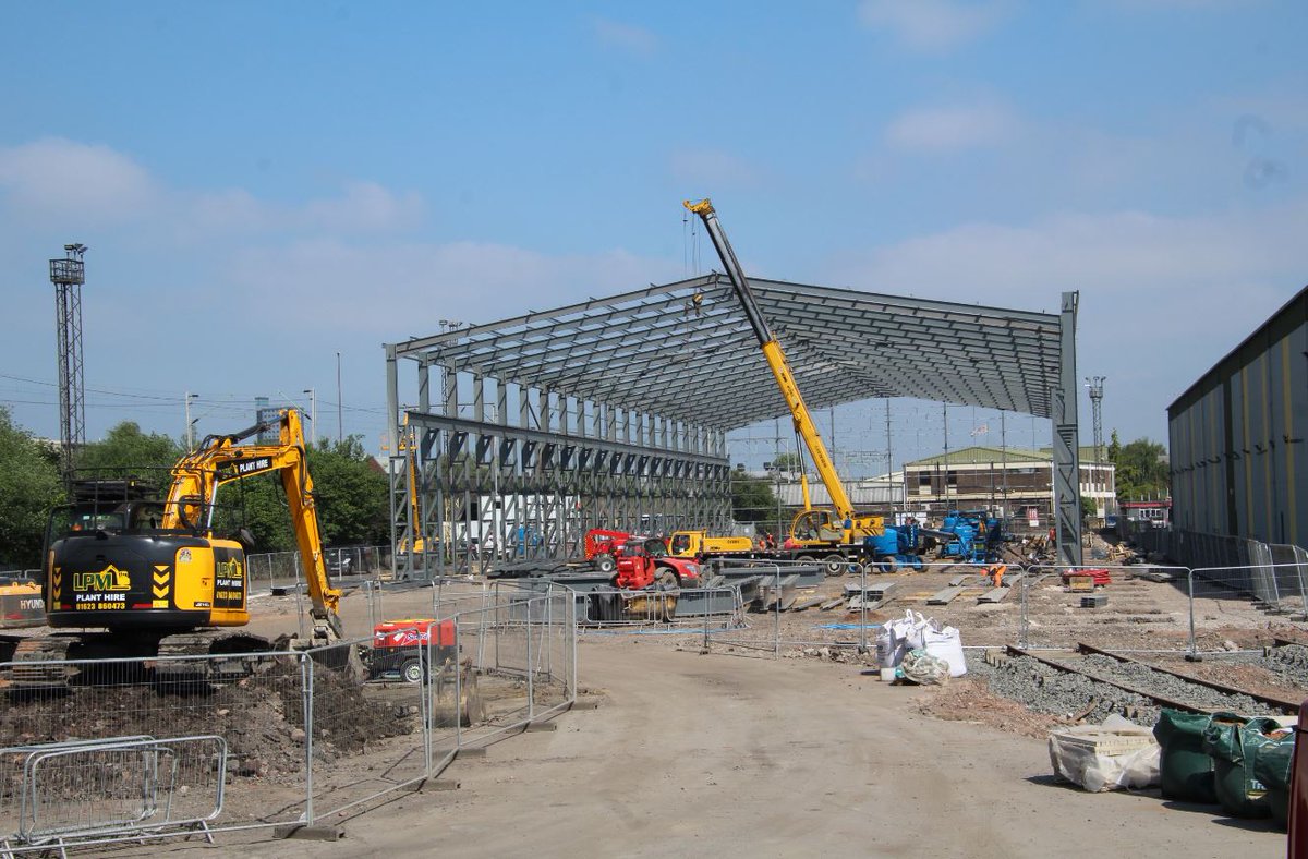 DBCargoUK's tweet image. It’s opening day! Today’s fact: Approximately 100 people will gather later today at an event to celebrate the grand opening of our new steel logistics terminal in Wolverhampton! We look forward to seeing you there. #teamred #countdowntowolverhampton #keyfacts #didyouknow #DBCUK