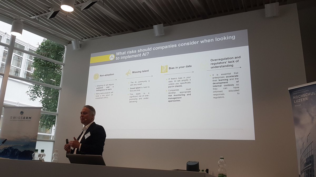 #ArtificialIntelligence Risiken gemäss Martin Weis (EY): non-adoption, missing #talent, #bias in your #data, #overregulation and regulators' lack of understanding