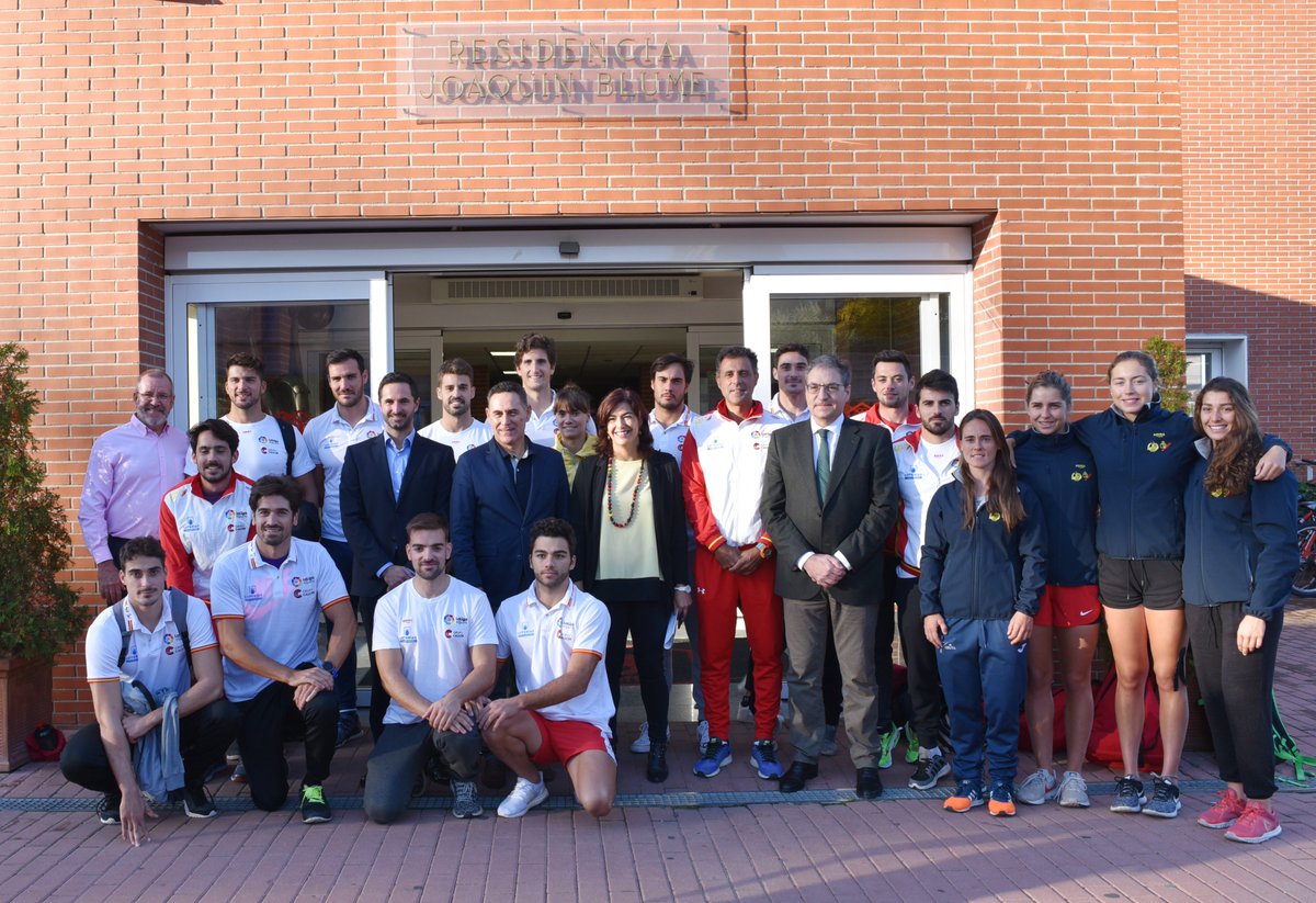 La presidenta del CSD, María José Rienda <a href="/MariaJoseRienda/">María José Rienda</a> ha visitado hoy en la Residencia Blume a los equipos masculino y femenino de piragüismo (kayak) que se concentran en el CAR de Madrid para preparar ya sus próximas competiciones. ¡¡Se va acercando #Tokio2020!!  #TeamESP