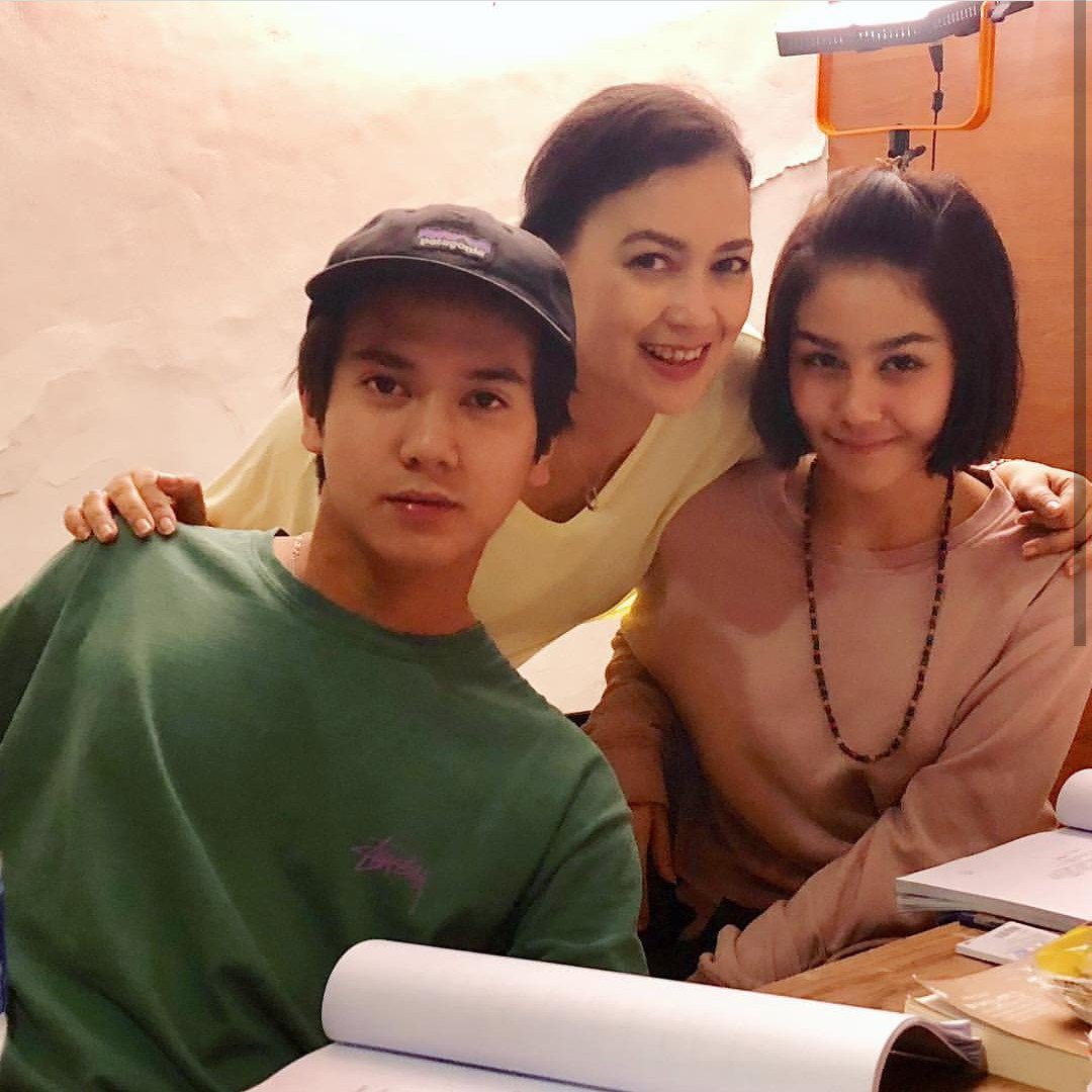 scmthgspecial's tweet photo. Hoow hoow 
Begini aja udh seneng aku tu 
Gmn nanti pas syuting :')

#Dilan1990 #Dilan1991 #DilanismeBersatu #BalaBalaBiEem #Dilanisme #iqbaal https://t.co/FH6MidFCeZ