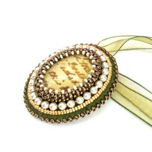 #JANEAUSTEN PENDANT WORKSHOP, with @Pinkhot_uk: 7 Dec, #ChandlersFord Library. Book lovers and Austen fans looking for their next crafting project look no further! Join Pinkhot for this exciting beading workshop where you’ll create a beaded pendant. buff.ly/2OhnMcS