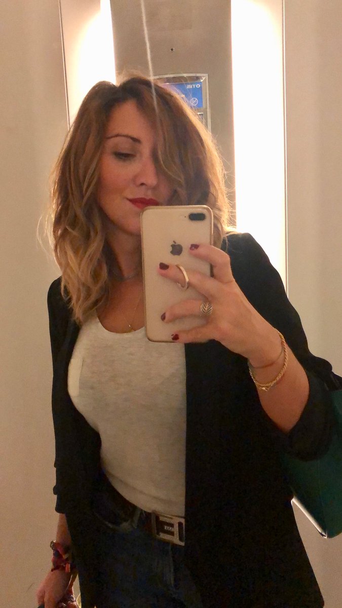 blogtiful's tweet photo. ¡Buenos días! ☀️ ⠀
Últimamente me levanto con “pelasso” ⠀
¿Sabes por qué? ⠀
__________________________⠀
⠀
#pelasso #goodmorning #tratamientocapilar #ondas #ondassurferas #blogger #beauty #beautyblogger #blogtiful #selfie #selfieelevator #selfiespain #kissmylook https://t.co/JRaL9q4Wkn