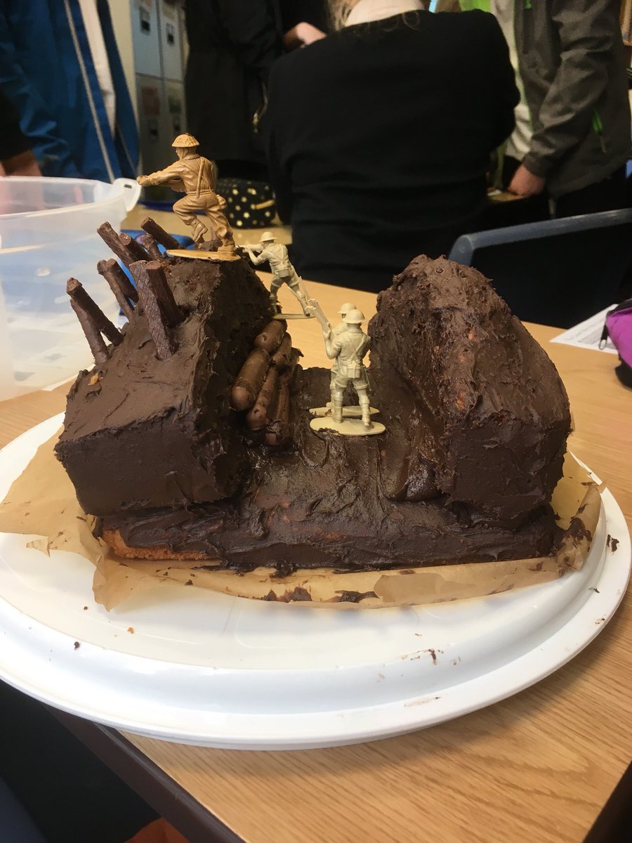 heathfieldhums's tweet photo. Year 9 excelling yet again with the trench cakes 🍰🎂 #proudtolearn #year9 #history #WW1 #trenches https://t.co/A7Tdg5VaAq