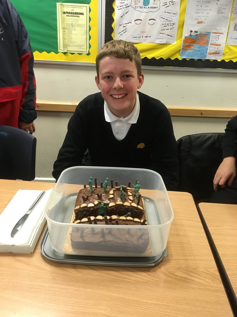 heathfieldhums's tweet photo. Year 9 excelling yet again with the trench cakes 🍰🎂 #proudtolearn #year9 #history #WW1 #trenches https://t.co/A7Tdg5VaAq