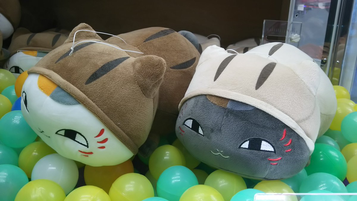 アミューズメント マンガ倉庫鹿児島店 2階アミューズメントコーナーに 夏目友人帳 でっかいニャンコ先生ウリ坊着ぐるみぬいぐるみ が入荷 O ウリ坊姿のかわいらしいニャンコ先生のぬいぐるみです 夏目友人帳