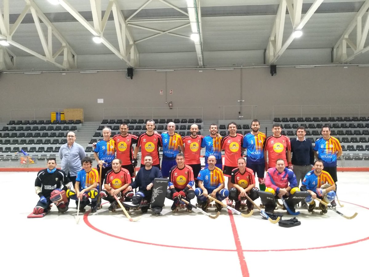 fedeinsenser's tweet photo. Molt bon ambient ahir al vespre entre els veterans del @okcevendrell i @CPVilafranca https://t.co/NpSFWIHgo5