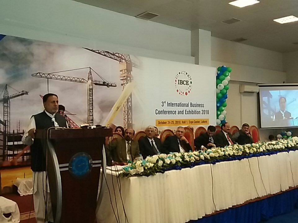 UMTOfficial's tweet photo. Mian Mahmood ur Rasheed -Provisional Minister of Punjab for housing sharing his thoughts about current government and the roles government playing in housing and constructions.
#ibce2018 #myUMT #Pakistan https://t.co/TjjqipJ7RE