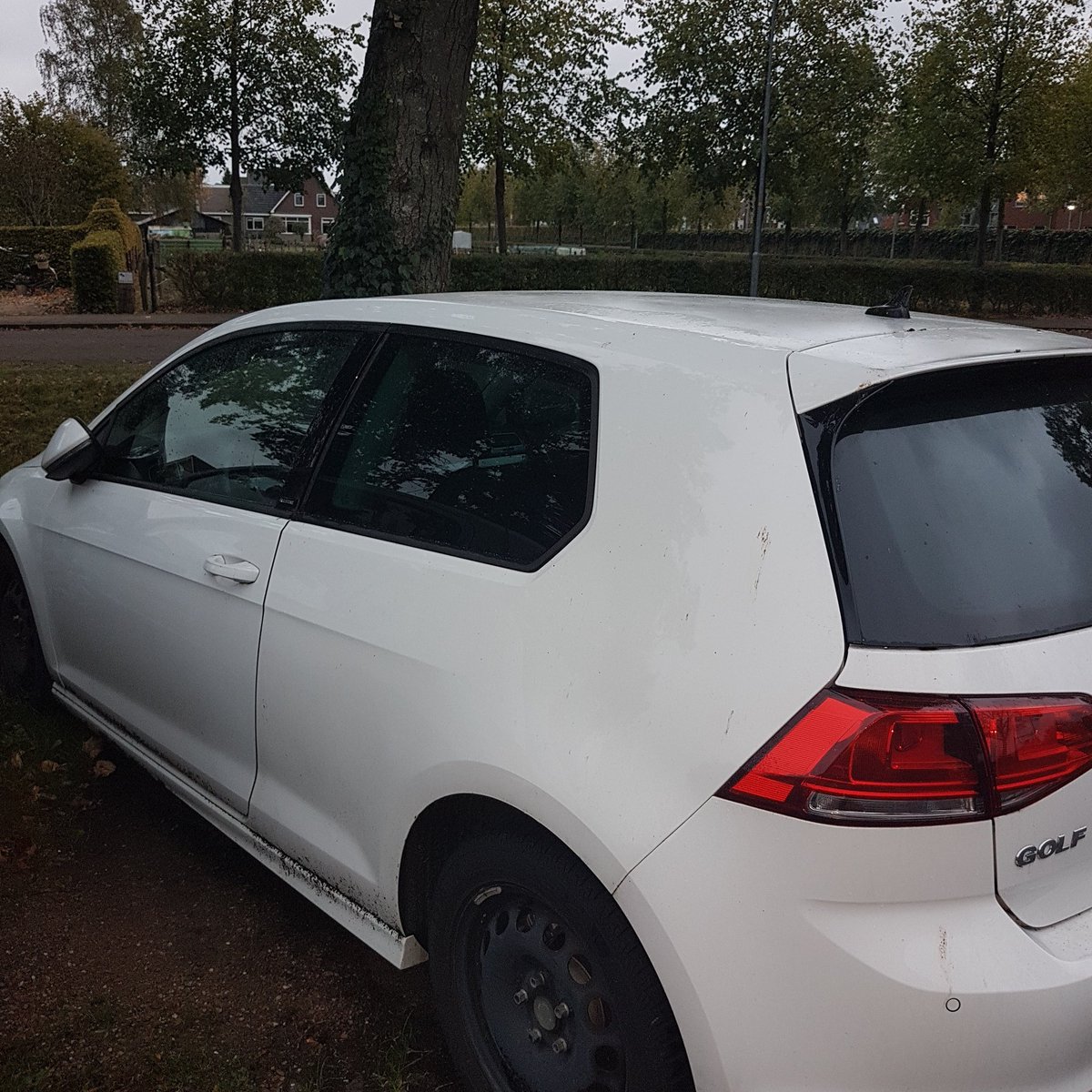 poltwello's tweet photo. De dienst begonnen met het laten bergen van een gestolen voertuig. Een attente bewoonster wees de politie op de aanwezigheid van het voertuig in de straat.👍 https://t.co/GRd5FTjfXj