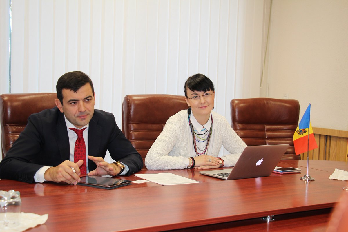 Chiril Gaburici s-a întâlnit astăzi cu noul Ambasador al Republicii Federale Germane, Angela Ganninger. Oficialii au discutat despre relațiile economice între cele două țări, sporirea cooperării bilaterale și susținerea dezvoltării economice durabile.
bit.ly/2OMehT4