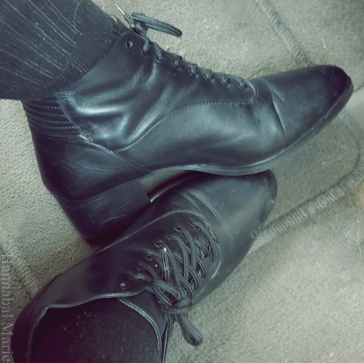 Melviniop's tweet photo. I got these vintage 90s boots at a thrift shop the other day. Still in perfect condition, just slightly scuffed. They fit me like a DREAM! 
#vintage #vintageboots #90sBoots #90sfashion #90sShoes #VintageShoes #vintagestyle https://t.co/zkkfk0t4Xu