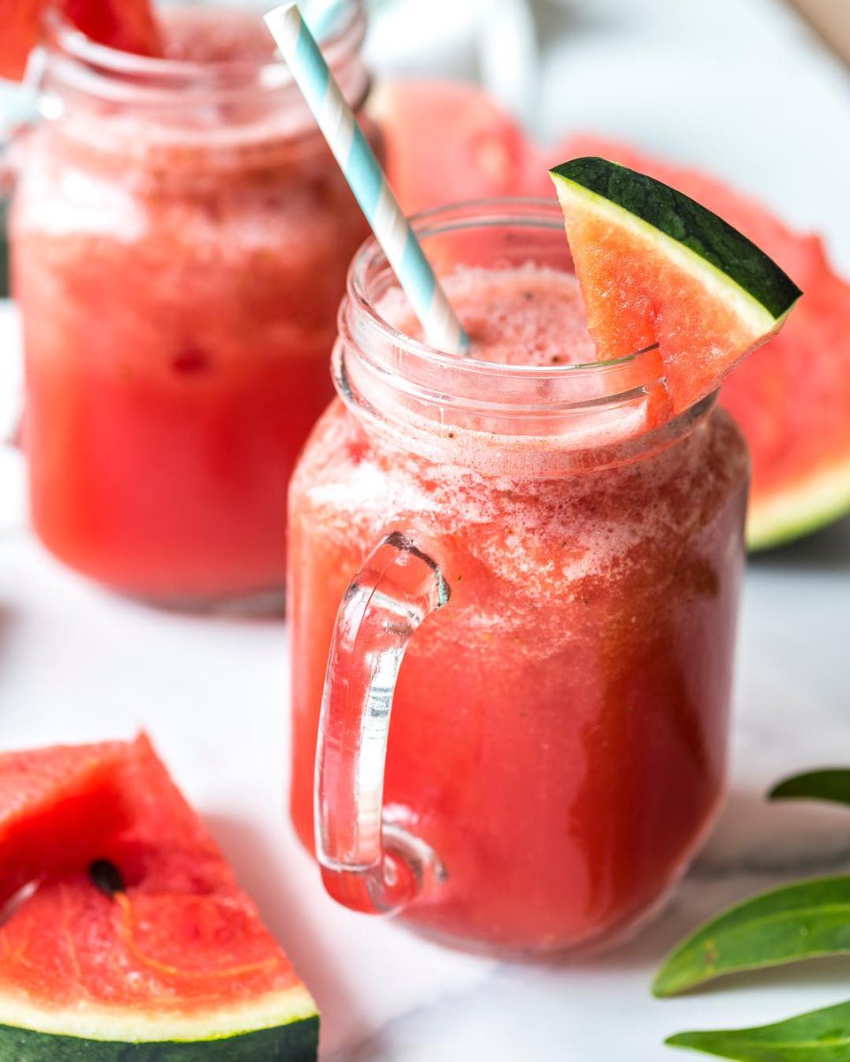 Summer Slushy🍉💦 Summer's around the corner and the weather is already calling for ice-cream!🍦
Here's a healthy alternative to cool down this summer. 👇 
Fresh fruit &amp; ice is all you need.👌