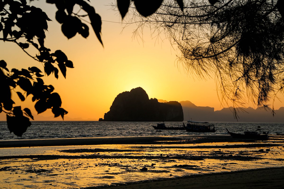 thaitourbest's tweet photo. The rich cultural, artistic and ethnical heritage, the diversity of landscapes, the 103 national parks, the exotic islands.
#mijnthailand #nature #offthebeatentrack #realthailand #photooftheday #sustainabletourism #travel #travelthailand  #travelphotos  #traveltipsthailand https://t.co/I1bhrWy2yT