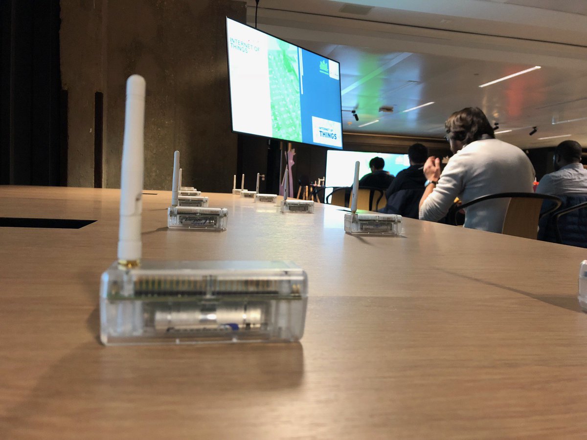 [#InriaTechTalk #IoT] <a href="/Inria/">Inria</a> décortique pour vous le fonctionnement de la technologie #mesh / réseau maillé de capteurs et comment s’en servir pour vos applis ! 🔊 Explications de <a href="/thomaswatteyne/">Thomas Watteyne</a>, chercheur <a href="/InriaEVA/">EVA</a>.
