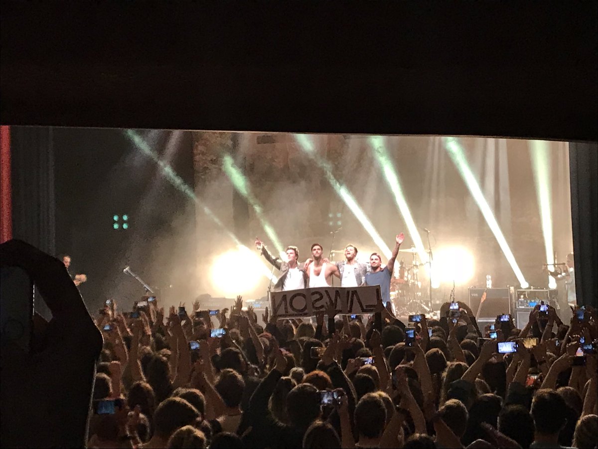 sam_macf_93's tweet photo. So good seeing @LawsonOfficial back on stage together last night! https://t.co/qBmhOXmbZS