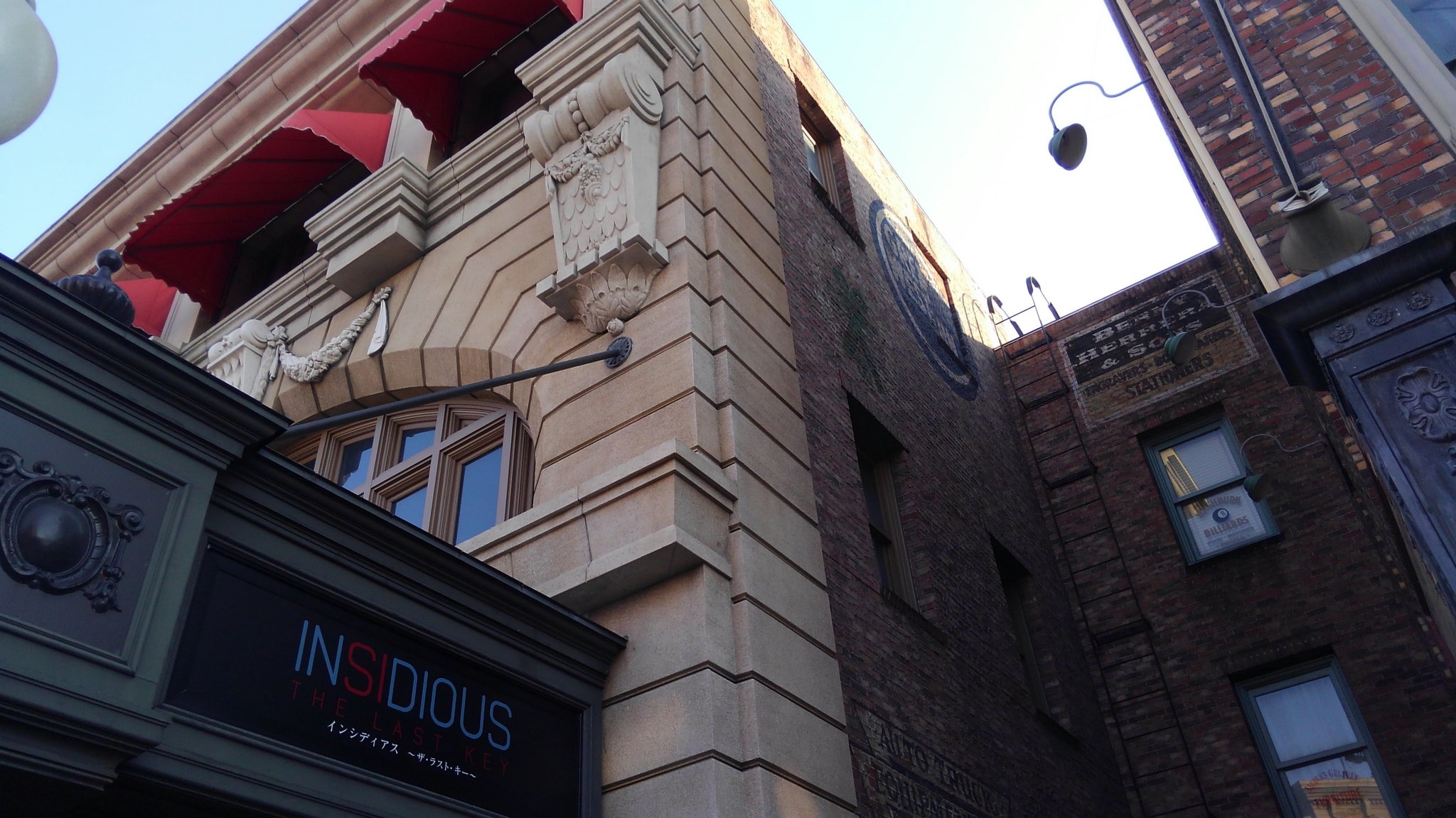 ミラビリス Usj インシディアス インシディアス 最後の鍵 という映画を元にしてあるホラーメイズです 映画を観た後の方が 断然面白いです セット 登場人物の意味がわかり 怖さも違ってきます T Co Fxd9txhnhv Twitter