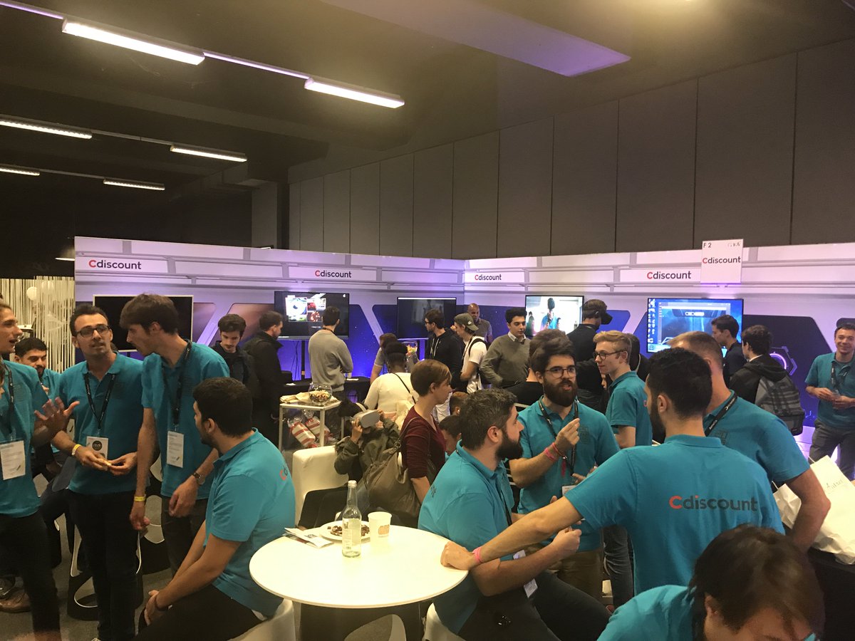 Cdiscount_news's tweet image. Retour en images sur la soirée du @MeilleurDev 💻 La #teamCdiscount compte 5 finalistes 🎉 👏 #digital #codecontest #MDF18