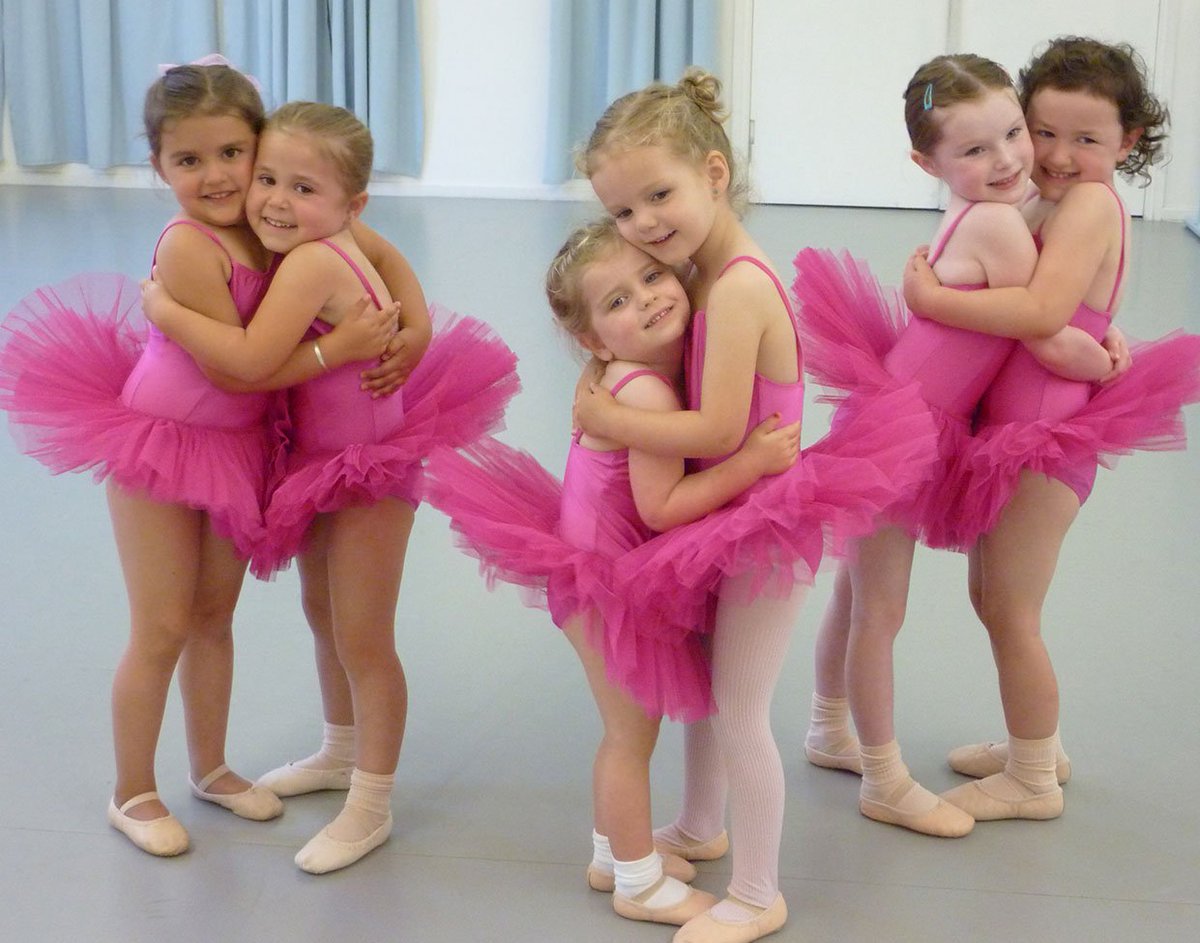 Танец детей 5 лет видео. Классическая хореография для детей. Классический танец дети. Танцы для девочек. Детские танцы хореография.