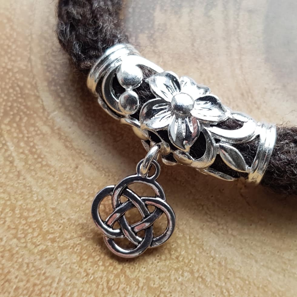 COLOUREDRYELAND's tweet photo. All about #xmas. #ewellery is off to the #mistletoefair for 3wks #divingheadfirst into #xmas2018 #rutland #leicester #midlands #Hertfordshire #southeast #northeast #stalbans #beverley #yorkshire #london #handmade #somethingforeveryone #redbourn #oakham #shopforsomethingdifferent https://t.co/Ri8MtK8QuZ