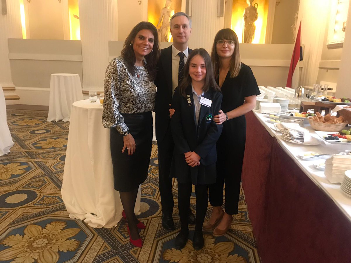 WizeNoze's tweet photo. Wizenoze is honoured to showcase its Ai tech for better online education to the Dutch King and Queen #NetherlandsStateVisit #webforclassrooms https://t.co/TErYzgxTlP