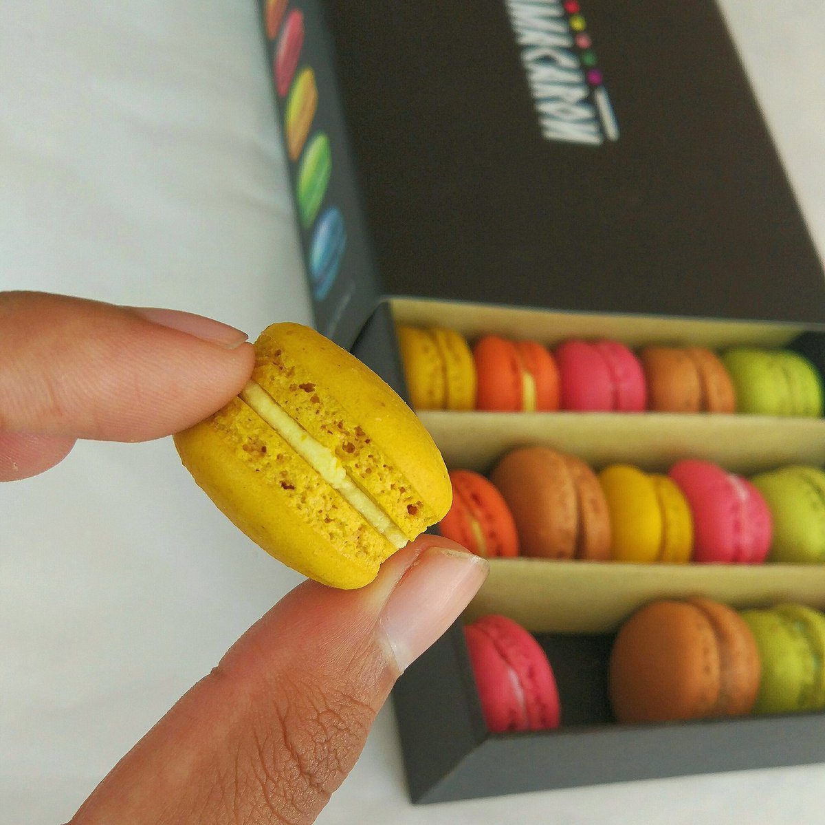 Hi homemade macaron here, kue dari France yg terkenal akan eklusivitasnya itu😍 harganya murah banget 1 pack isi 25 macaron (diameter 3cm) only 35rb, ada yg lebih murah?

Rasa mix ya ada 10+ jenis rasa loh (include chocho, tiramisu, bubble gum, lemon etc)

linktr.ee/pertamacaron