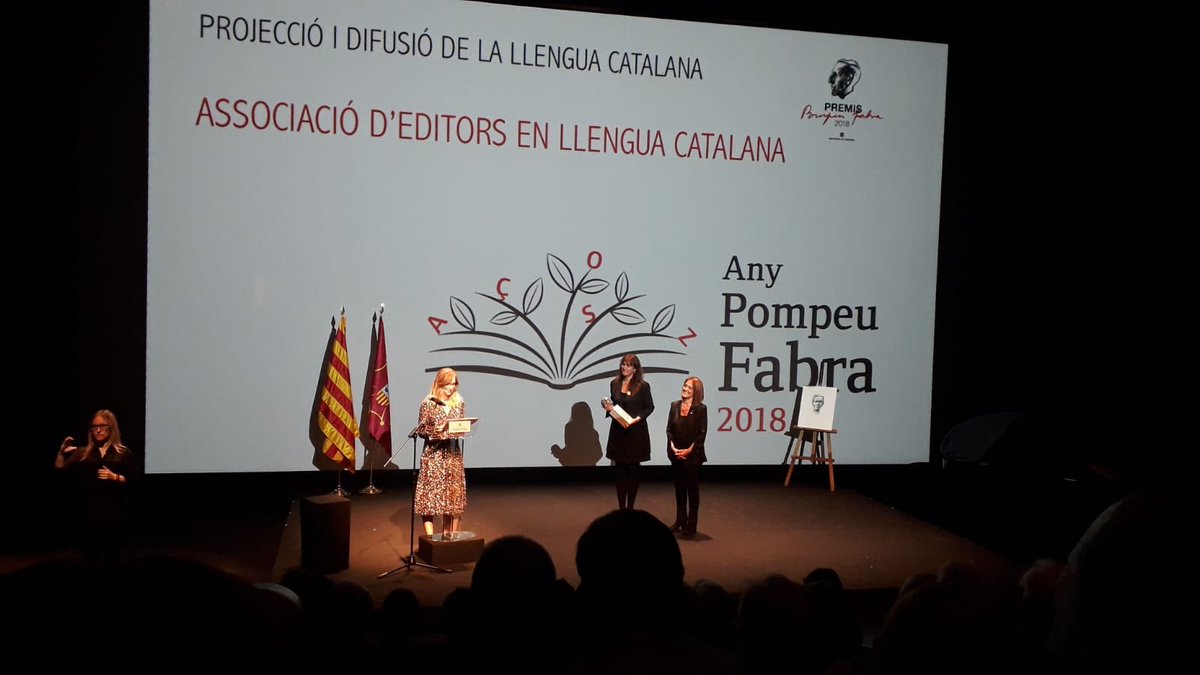secretariat_shb's tweet photo. Les 214 entitats que treballem pel foment de la llengua catalana vam tenir ahir un reconeixement en els #PremisFabra l’#AnyFabra. L’acte va ser presidit per la Consellera de Cultura @LauraBorras i per la Dir. Gral. de Política Lingüística @EsterFranquesaB https://t.co/hZJTT2O78a