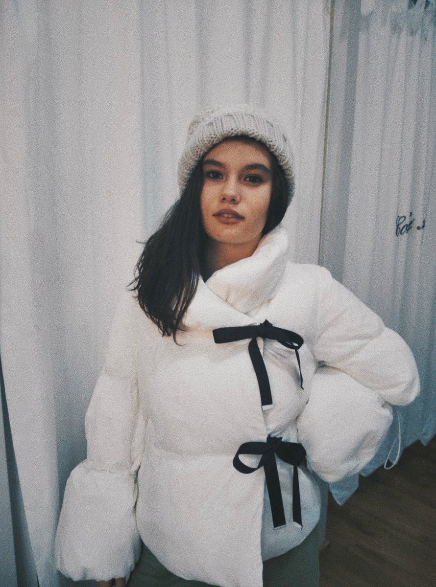 conchi_moya_'s tweet photo. Con esta super modelo, damos la bienvenida al frío. 😊🧣🧤🧥
En nuestra #boutique encontrarás la mejor moda para la nueva temporada. 😉
#Moda #Calasparra #ConchiMoyaModas https://t.co/pHuNPpJWlZ