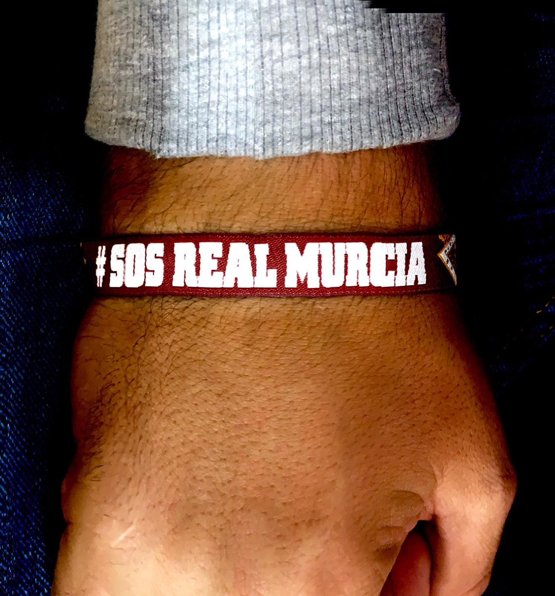 anukirmucf's tweet photo. Igual no te importa el fútbol. Igual no te importa el Real Murcia. Pero te pido a ti, que nos ayudes. Que compartas este tweet para que llegue al mayor número de gente posible. Ayúdanos a que este sentimiento no muera. #SOSRealMurcia https://t.co/zYHwHSo1Wr