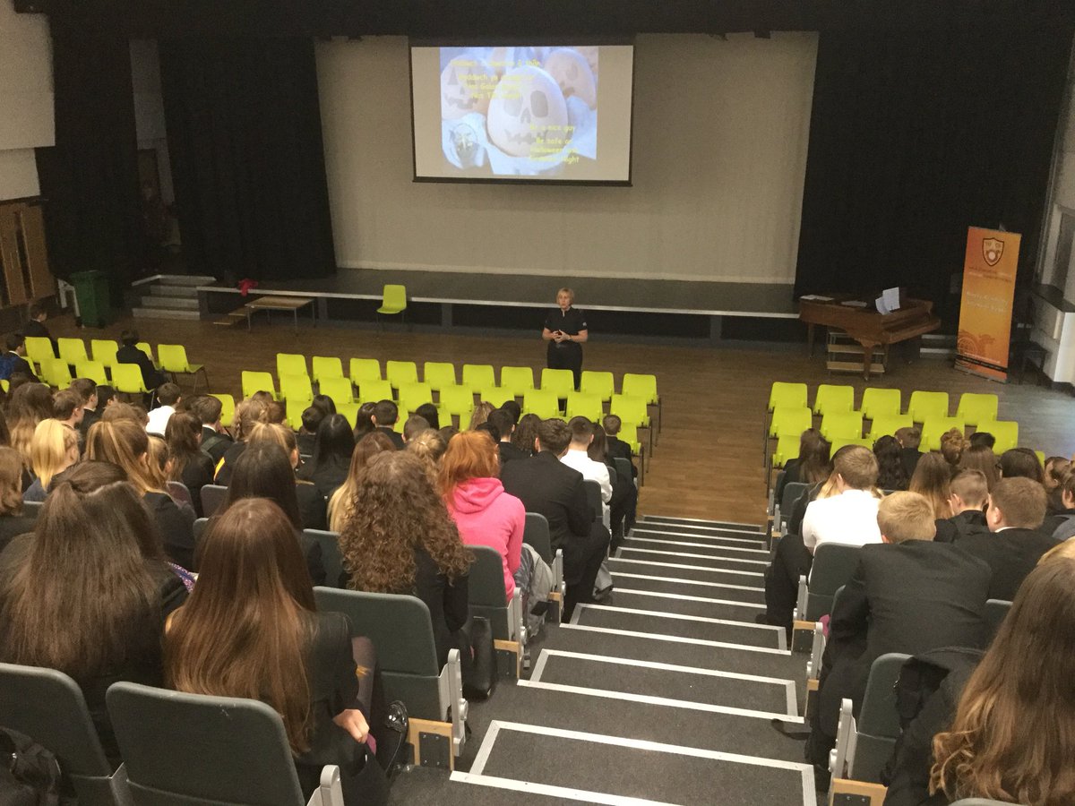 ACSYr11_2020_21's tweet image. #schoolbeat #notfunforeveryone @SWPCynon Year 9 pupils listening intently to the message PC Price is giving about Halloween and Bonfire night