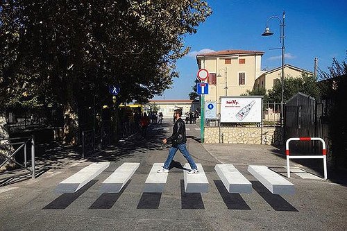 San Cesareo come Abbey Road ... ma in 3D! 😉 . . . . . . . . . . #sancesareo #abbeyroad #abbeyroadbeatles #streetart #striscepedonali #urbanlandscape #streetarthunter #igerslazio #ig_lazio #volgolazio #adv #henVy #fashioninfluencer #chiaraferragnicoll