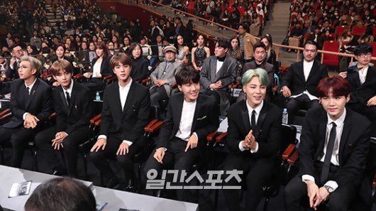 RAPMON_PH's tweet photo. Youngest recipients in history to receive the Order of Cultural Merit Medal.

Congratulations! We couldn’t be more prouder. @BTS_twt 💜

#BTSCulturalMeritMedal https://t.co/bI7FOSr1n4