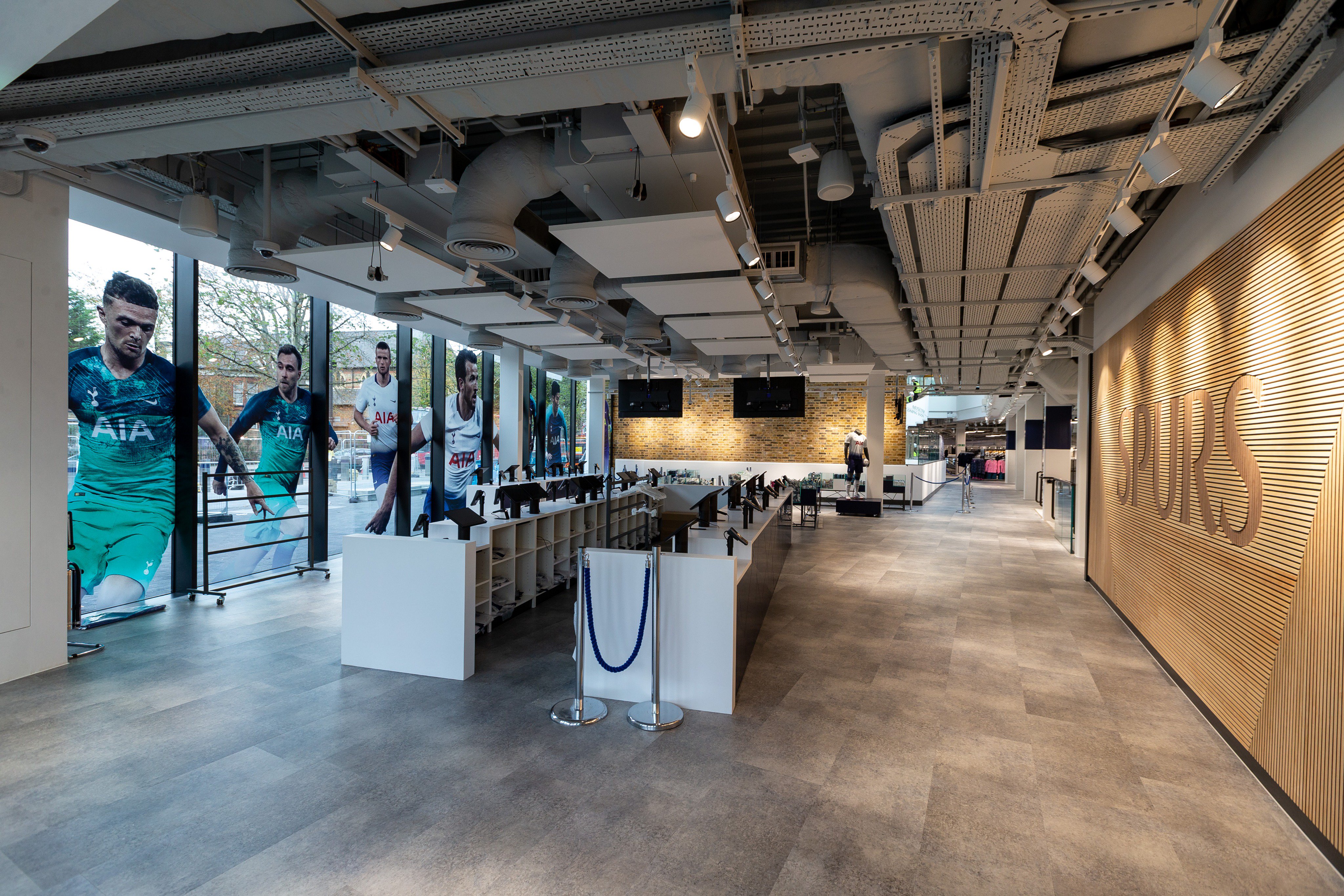 NEW SPURS SHOP: Tottenham Hotspur Open New Spurs Store in