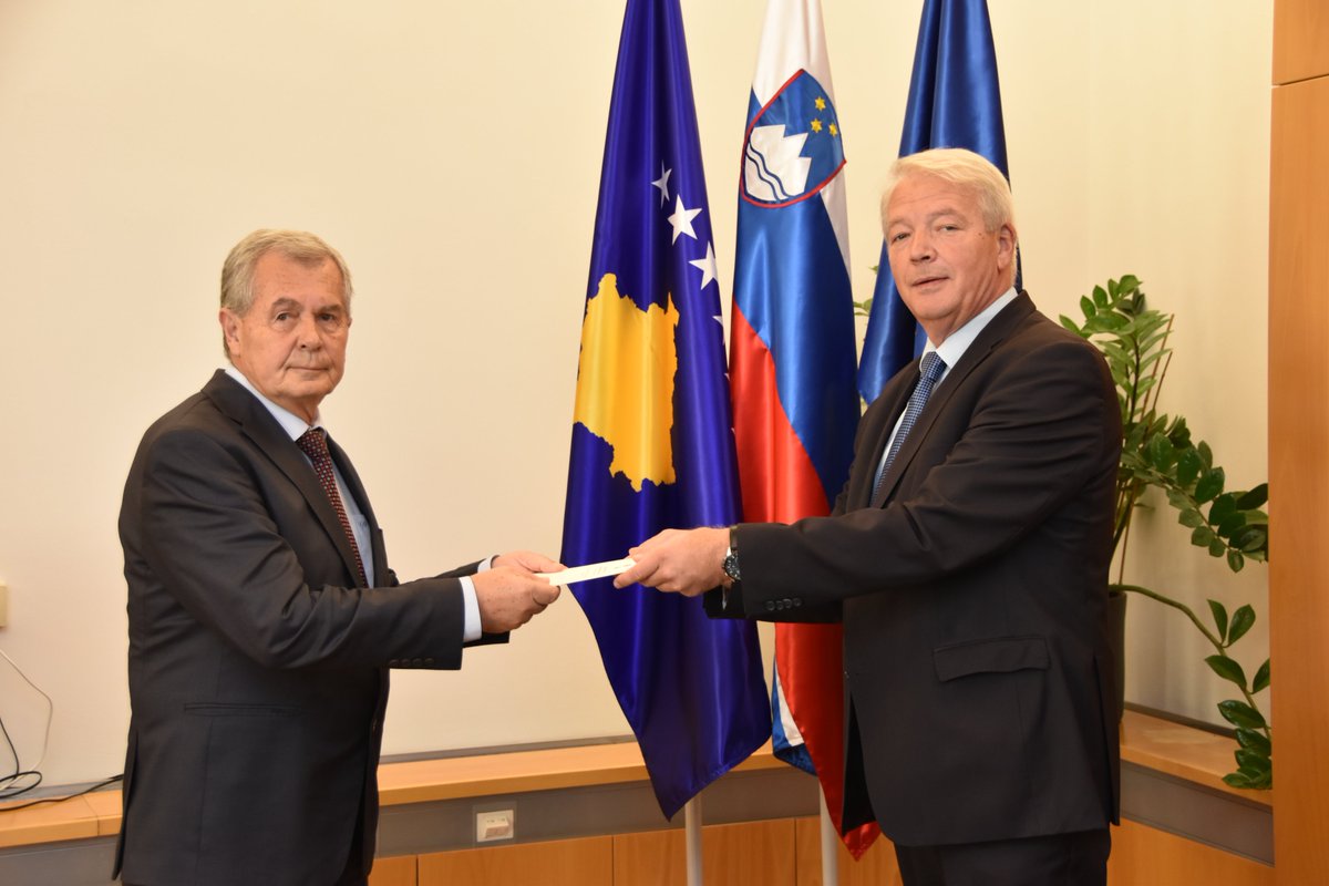 MZEZ_RS's tweet photo. Newly appointed Ambassador of Republic of #Kosovo to #Slovenia , Avni Kastrati, presented copy of credentials to Head of Diplomatic Protocol Ambassador Robert #Basej. https://t.co/MDSWZ255Km