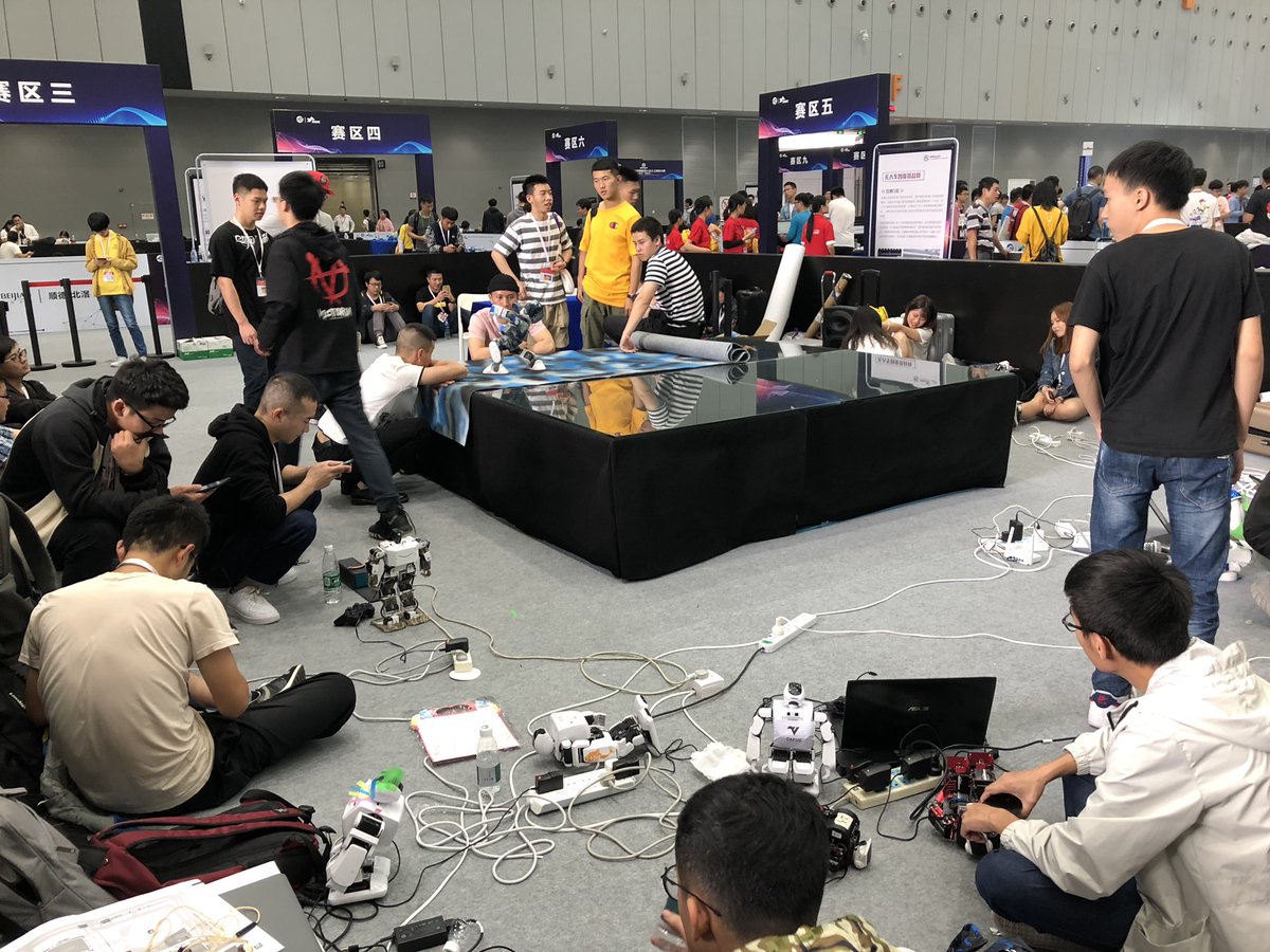 ZDF_digital's tweet image. Wir sind auf der #InternetPlus in China und von Tempo, Innovationskraft und der Freude an Technologie völlig aufgeladen. #Cebit #ISA