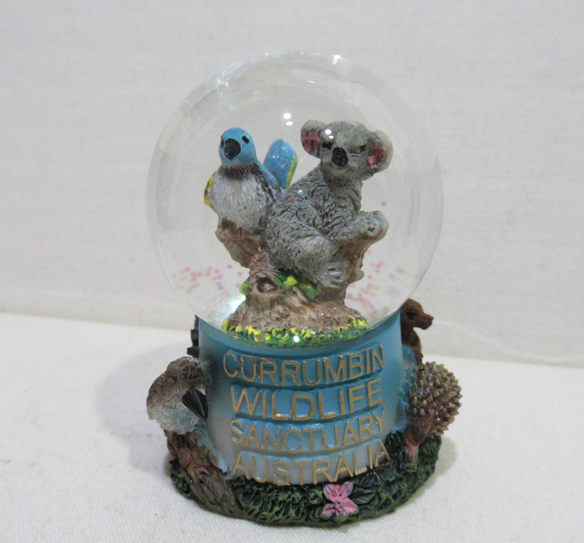 オーストラリアのお土産で買ってきたスノードームを割ってしまいました