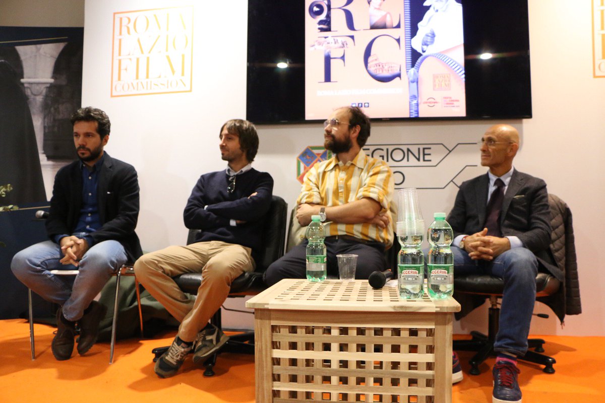 "Il #web non discrimina alcun #artista:chiunque può divulgare le proprie #idee" afferma #AlessandroGrespan degli <a href="/zero_video/">Khadhraoui</a> durante la conferenza stampa della #VIedizone del #RWF.
Grazie #LifeStyleBlog
lifestyleblog.it/blog/2018/10/r…
#festival #JanetDeNardis #RLFilmComm #RWF18 #RomaFF13