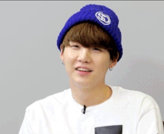 Allsugapics's tweet photo. Min Yoongi and blue beanies https://t.co/kAlvnhmkWO