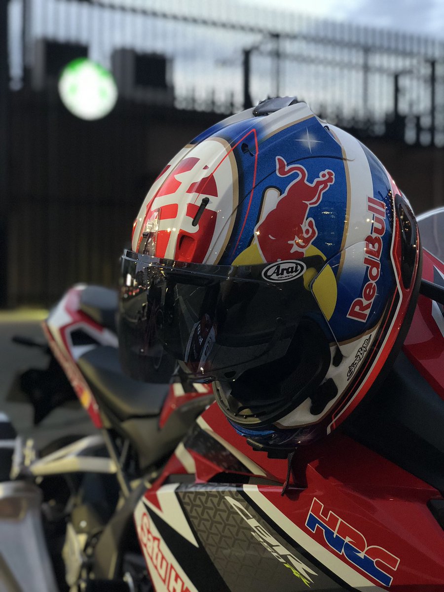 Pz ｱﾝﾅｶ D A Twitter やっぱ ヘルメット ちょっと違うんだよな ダニ ペドロサ 侍ヘルメット