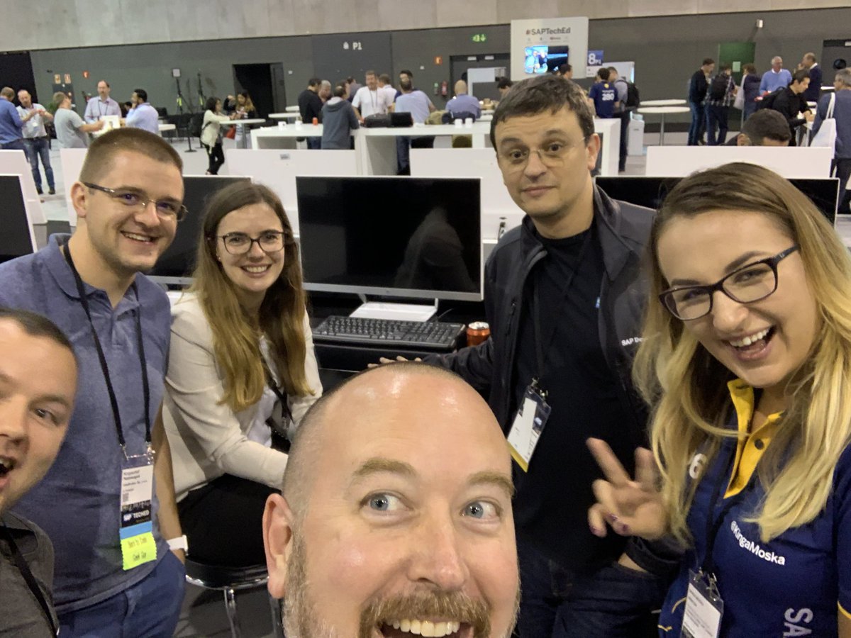 bentley_josh's tweet image. It’s fun to crash a party with @KingaMoska on #sapteched show floor #developergarage @Sygyzmundovych