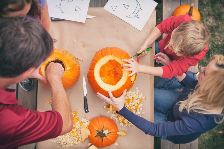 🎃 Make it a spooktastic Halloween with these 19 pumpkin carving events in &amp; around London! Perfect for little ones to get messy &amp; creative: go.hoop.co.uk/pYG