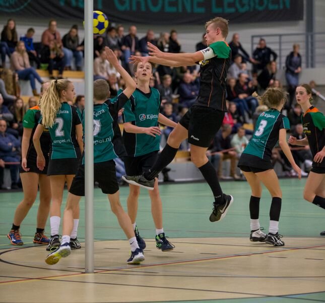 Vandaag hebben alle wedstrijdsecretariaten van de verenigingen een mailing ontvangen dat het conceptprogramma zaal klaarstaat in Sportlink Club en gemuteerd kan worden. Dit kan t/m maandag 5 november. Ook staan de actuele indelingen op de website. bit.ly/2EEYaSD