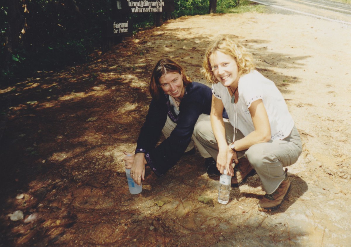 amandacjayne's tweet image. The latest review for Close Encounters of the Traveling Kind is in :) I did a video interview last night and hope it's available later this week....bound4escape.com/2018/10/24/boo…