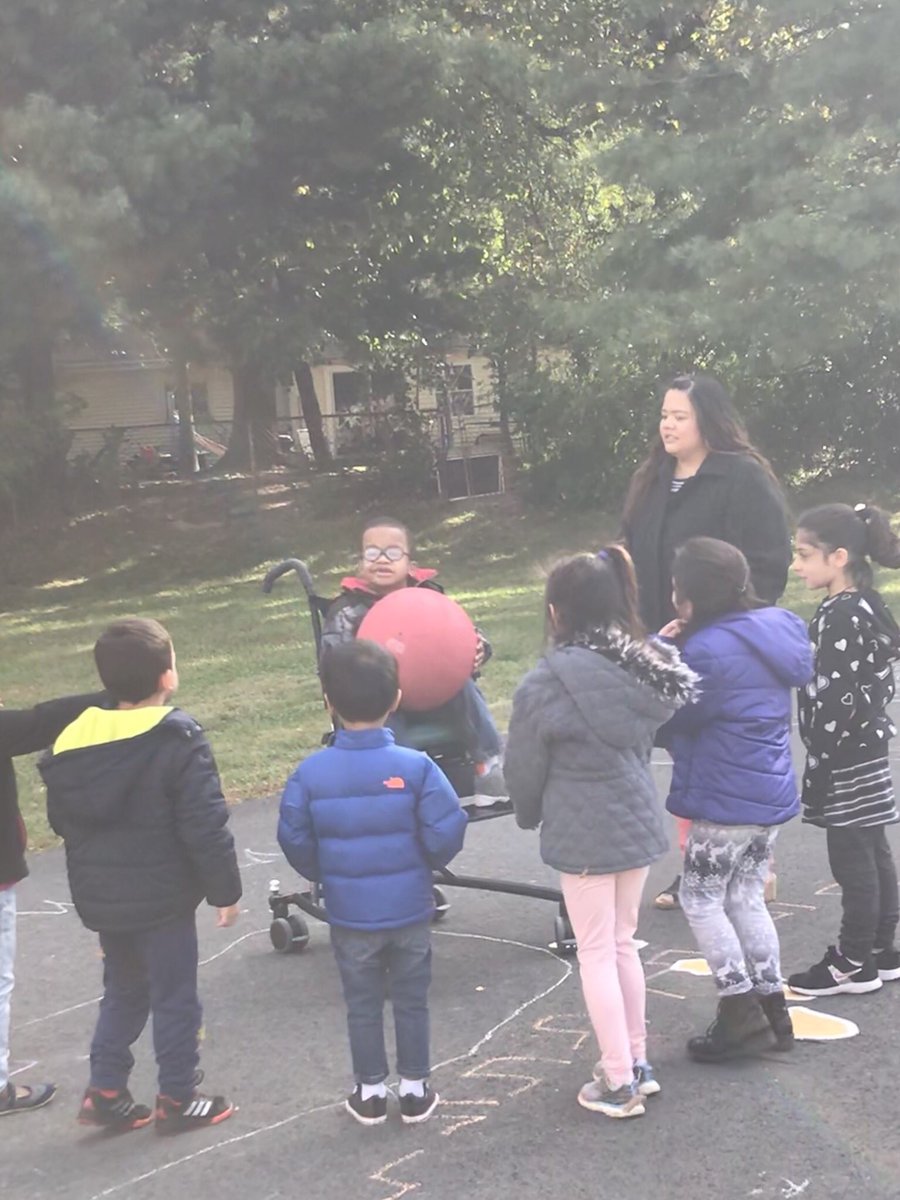 Miss_Silva123's tweet photo. Recess is better when everyone plays together! @SullyES_LCPS @KGguarantee https://t.co/VZlAM0Q166