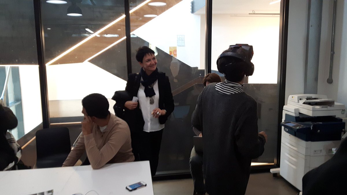 WildScreens's tweet image. What a fantastic  session @BartlettArchUCL  @wildscreens  #questlabnetwork @WayneMcGregor @studiowaynemcgregor 
On r practice led research in the city w/ #AR #VR &amp;amp; screens based interactions thanks to our brilliant  @ergin_ecem @ag_mmxv @sapphirecube @TheBartlettPhD cc @alanpenn